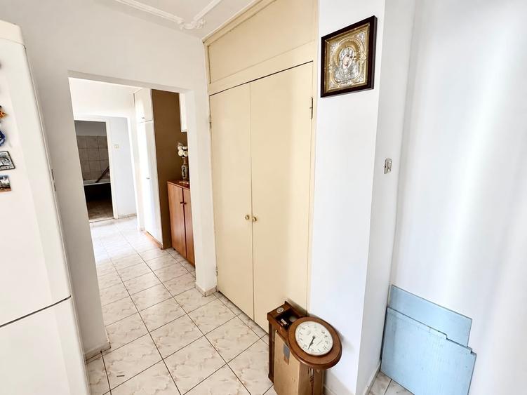Apartament cu 3 camere decomandat în Galata