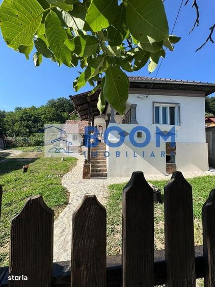 Casă cu 3 camere în Bujoreni