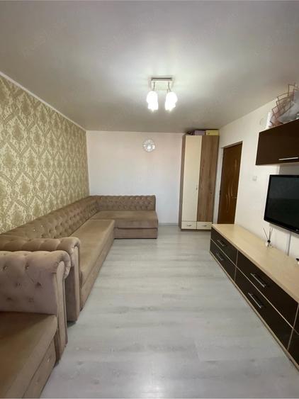 Apartament cu 2 camere decomandat în Titan