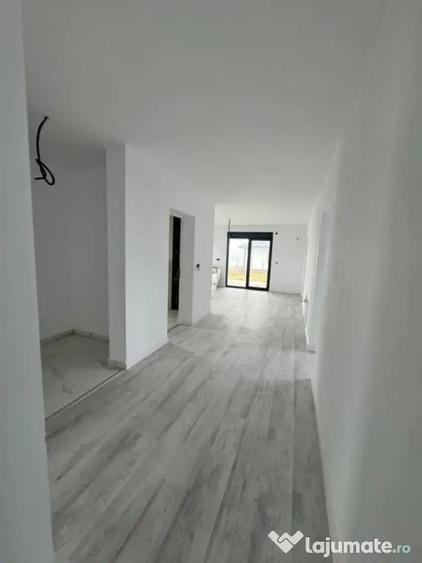 Casă cu 4 camere cu Teren 600 Mp în Satu Nou de Jos