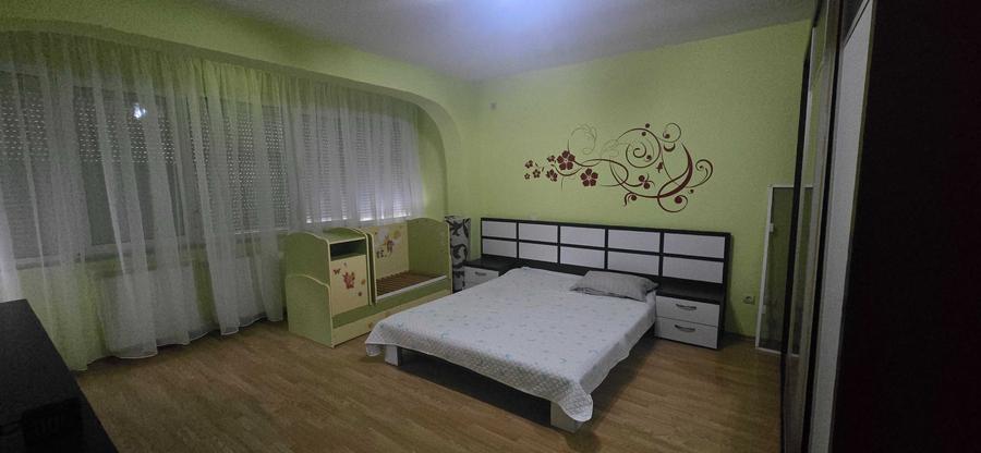 Apartament cu 2 camere decomandat în Carrefour