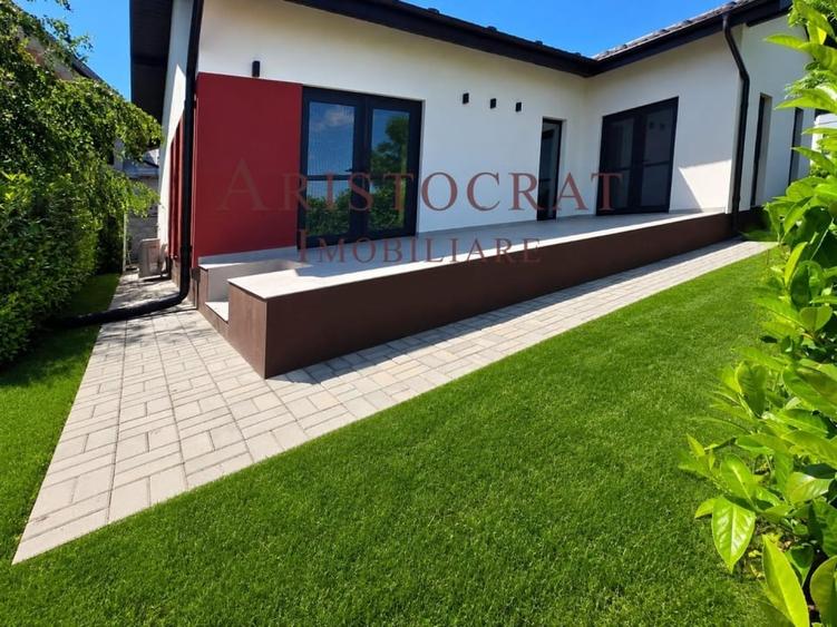 Casă cu 3 camere cu Canalizare în Corbeanca