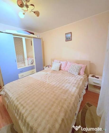 Apartament cu 3 camere decomandat în