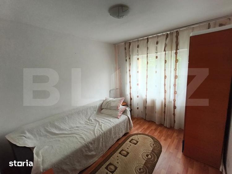 Apartament cu 3 camere decomandat în Craiovița Nouă
