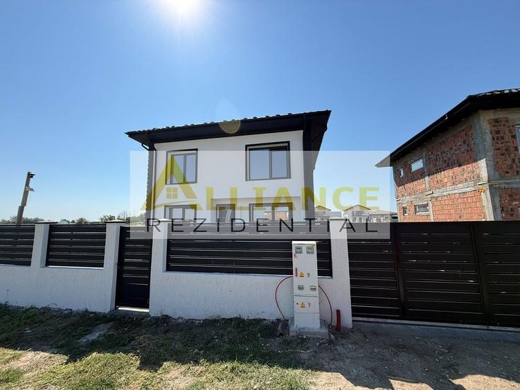 Casă individuală cu 4 camere cu Canalizare în Berceni