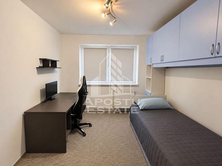 Apartament cu 3 camere semidecomandat, mobilat în Girocului