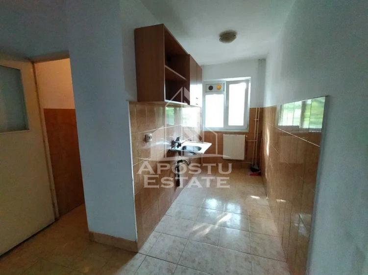 Apartament cu 2 camere, semidecomandat, etajul 2, zona Sa... - 1