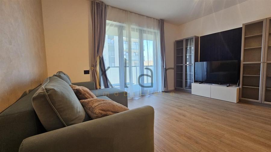 Apartament cu 3 camere semidecomandat, mobilat în Semicentral