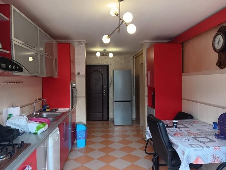 Apartament cu 3 camere decomandat, mobilat în Frumoasa