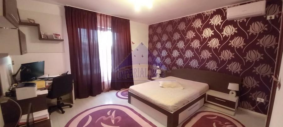 Casă individuală cu 6 camere cu Canalizare în Central