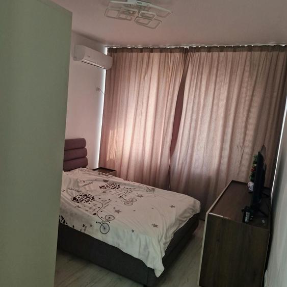 Garsonieră decomandată în Roșu