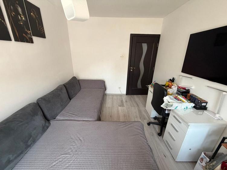 Apartament cu 2 camere decomandat, mobilat în Poarta 6