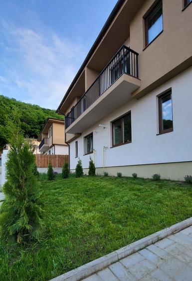Duplex cu 4 camere cu Teren 250 Mp în Florești