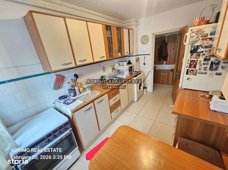 Apartament cu 3 camere semidecomandat în Central