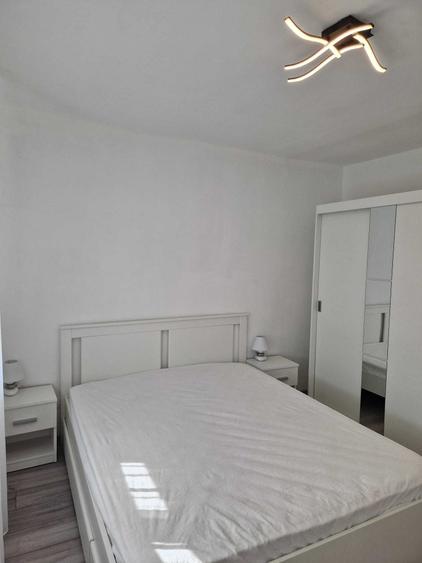 Apartament cu 3 camere decomandat în Podgoria