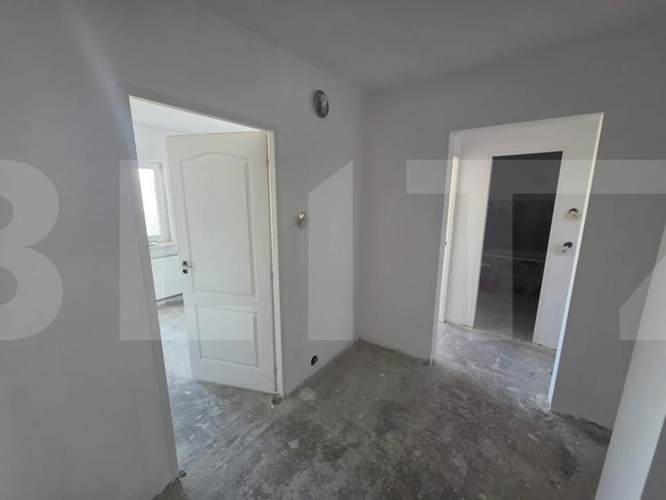 Apartament cu 2 camere decomandat în Lenin