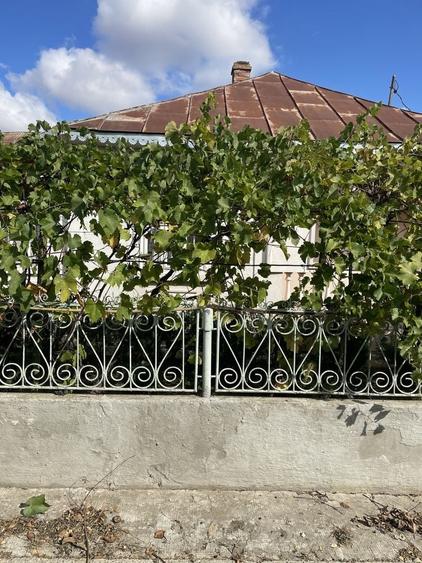 Casă cu 4 camere cu Teren 2820 Mp în Central