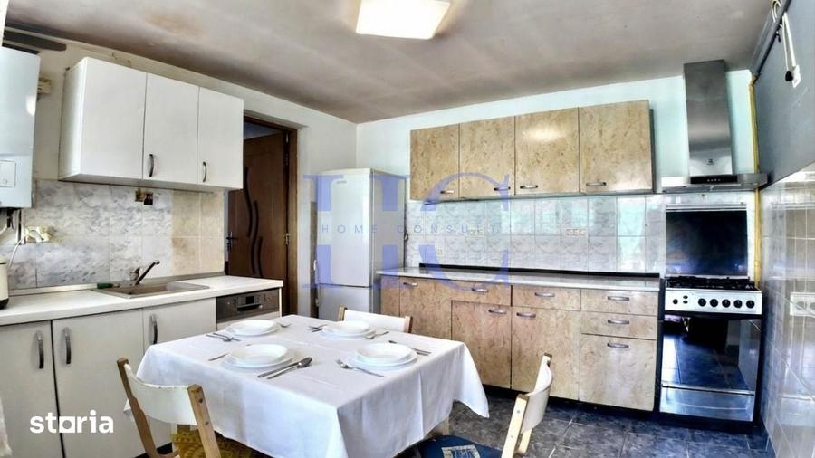 Casă cu 4 camere cu Teren 1622 Mp în Central