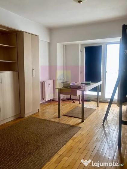 Apartament cu 4 camere decomandat, mobilat în Decebal