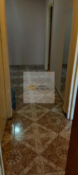 Apartament cu 3 camere semidecomandat în Giulești