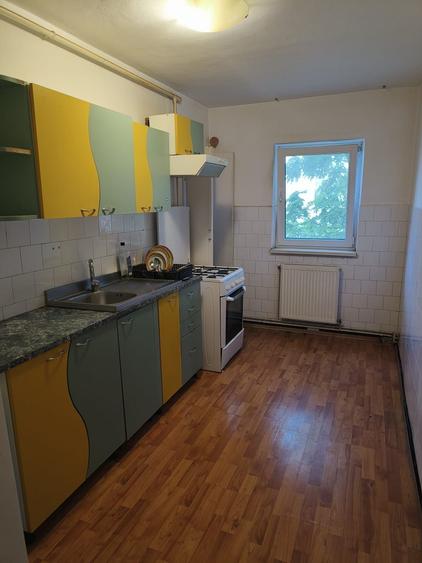 Apartament cu 2 camere decomandat în Tractorul