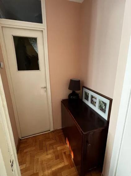 Apartament cu 3 camere semidecomandat în Florilor