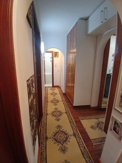 Apartament cu 4 camere decomandat, mobilat în Apărătorii Patriei