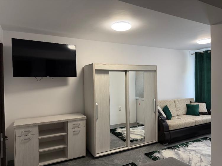 Apartament cu 2 camere semidecomandat în Craiovei