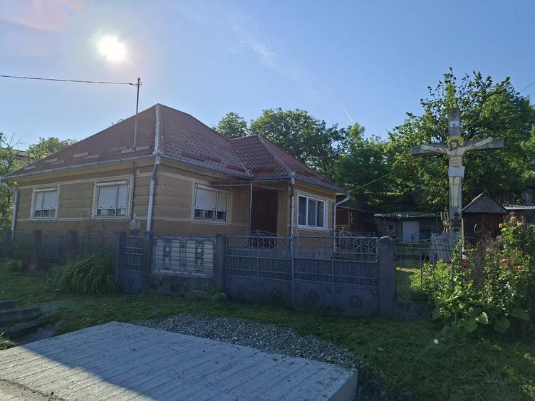 Casă cu 3 camere în Mica
