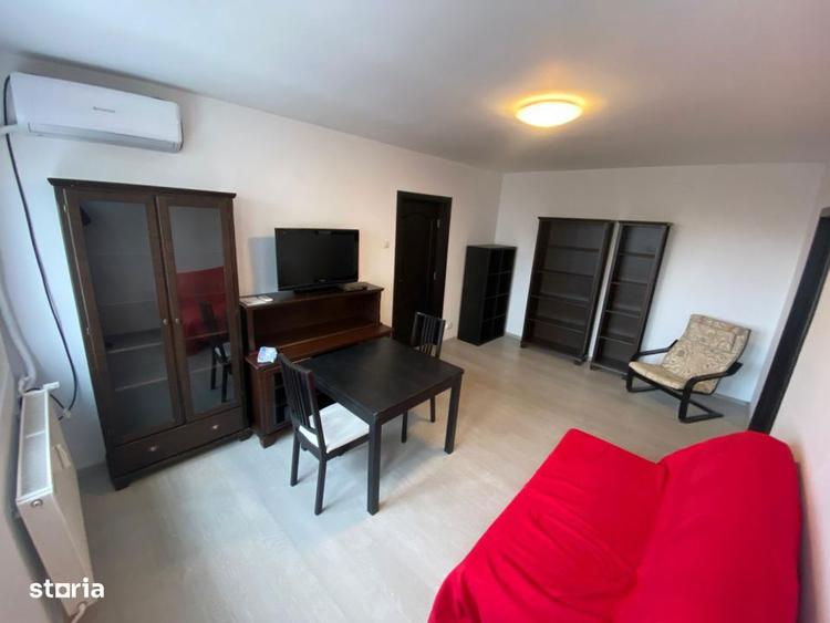 Apartament cu 3 camere semidecomandat, mobilat în Titan