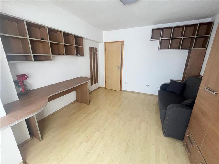 Apartament 3 camere 2 balcoane etaj 1 - zona Centrala - 10