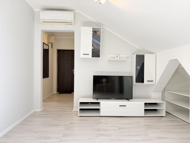 Apartament cu 3 camere decomandat, mobilat în Dumbrăvița