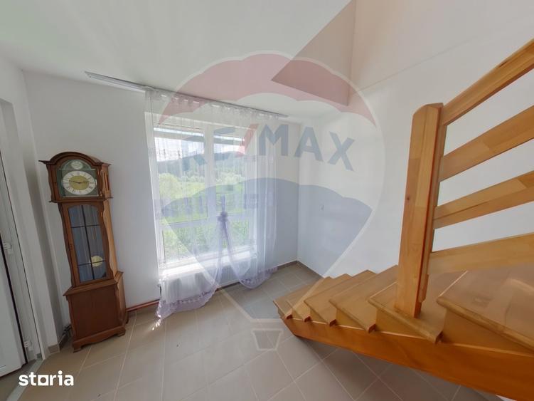 Casă cu 5 camere cu Teren 152 Mp în Mara