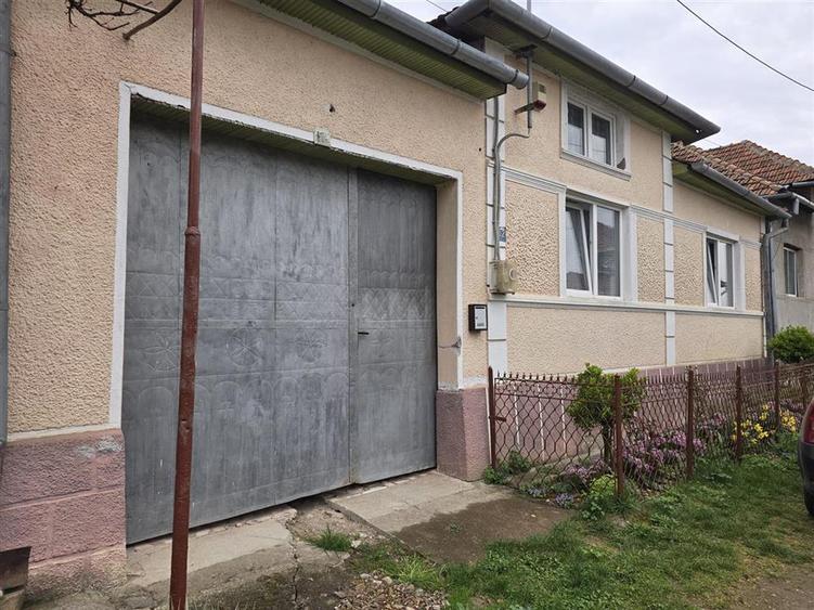 Casă cu 4 camere cu Teren 726 Mp în Șuștiu