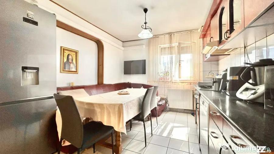 Apartament cu 3 camere decomandat în Nufărul