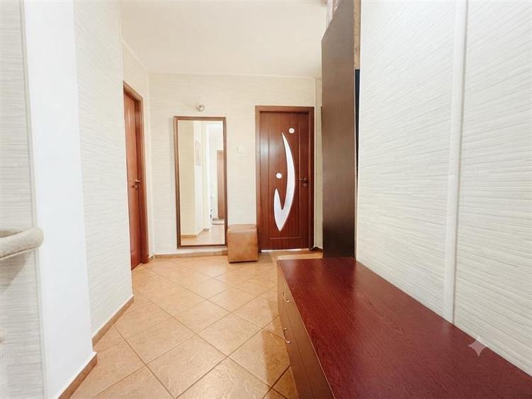 Apartament cu 3 camere decomandat, mobilat în Lunca Cetățuii