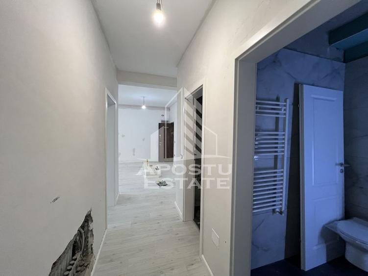 Apartament cu 3 camere semidecomandat în Torontalului