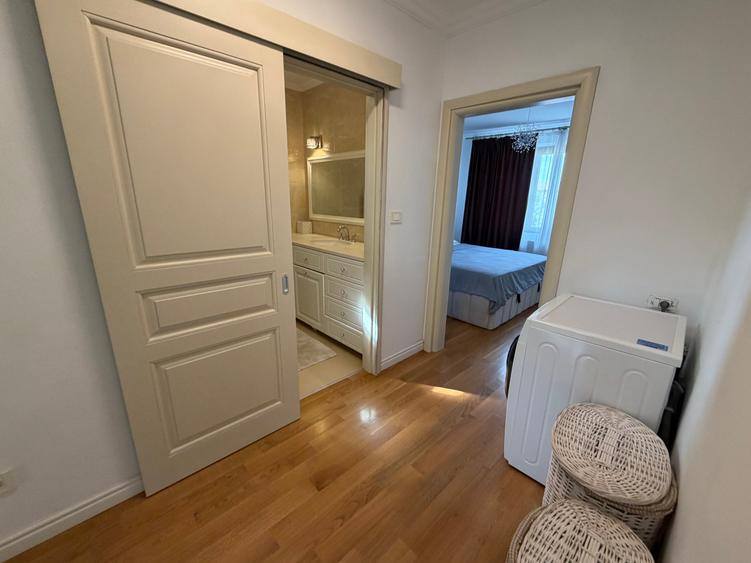 Apartament cu 3 camere semidecomandat, mobilat în Circumvalațiunii