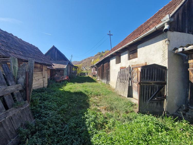 Casă cu 3 camere în Unguraș