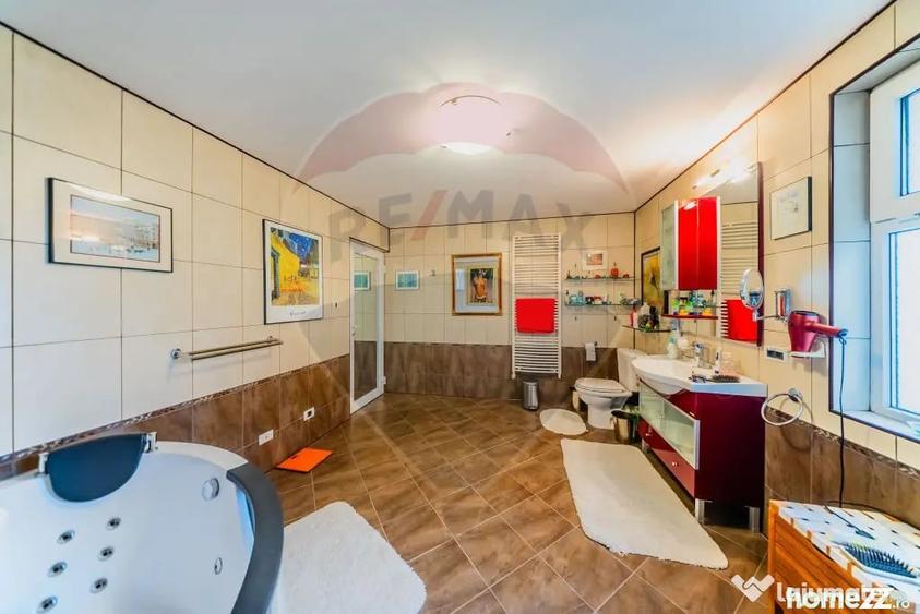 Casă cu 4 camere cu Teren 921 Mp în Subcetate