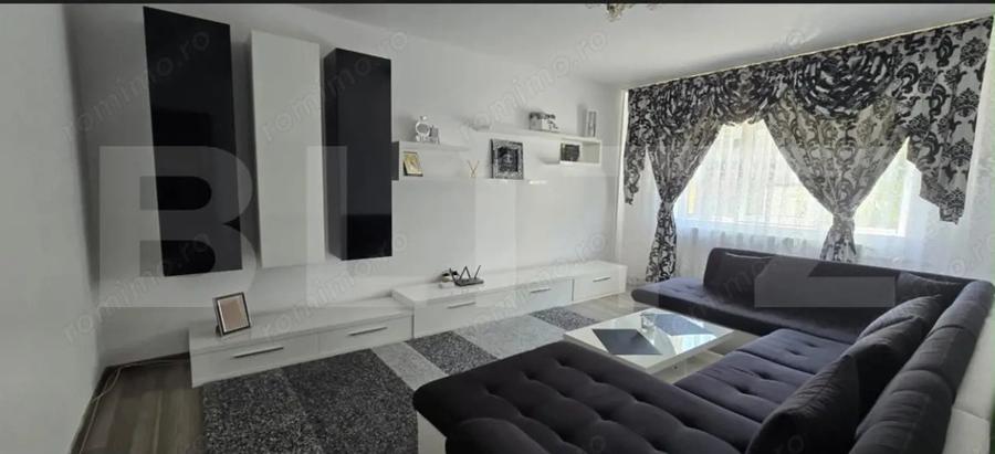Apartament cu 3 camere decomandat, mobilat în Micro 3
