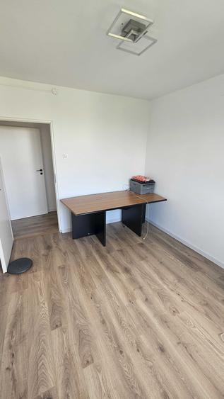 Apartament cu 4 camere semidecomandat în Drumul Carului