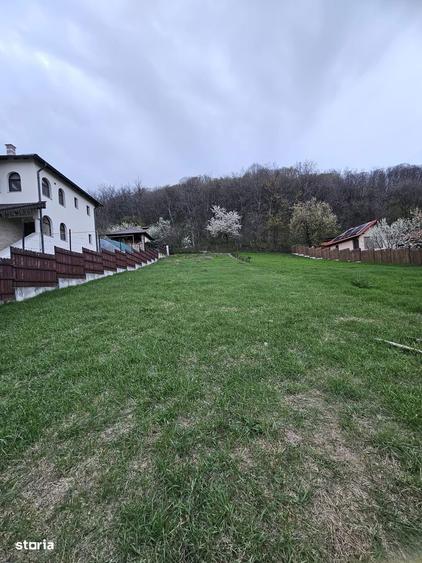 Teren de 580 mp, în Troianu