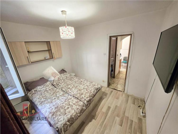 Apartament cu 3 camere decomandat în Dâmbu Pietros