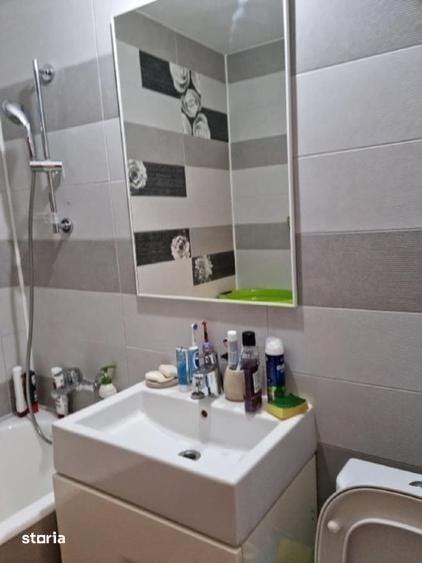Apartament cu 4 camere decomandat în Băneasa