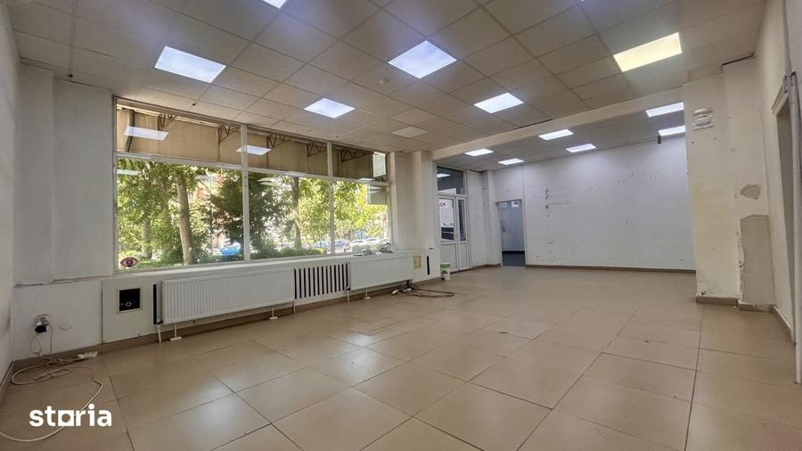 Spatiu comercial stradal vitrina 12 m | Dezrobirii | 178.7 mp | 1.430 - 5
