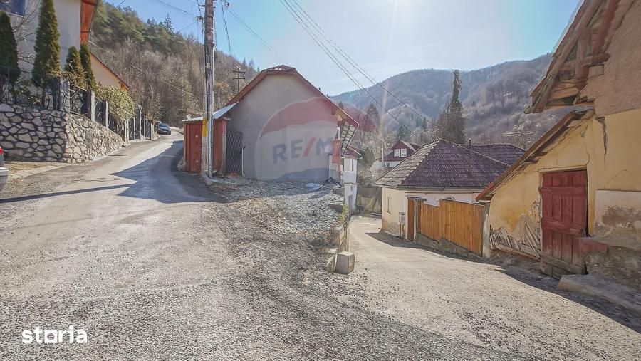 Casă cu 2 camere cu Teren 230 Mp în Schei