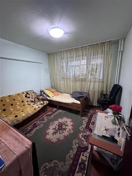 Apartament cu 3 camere decomandat în Berceni