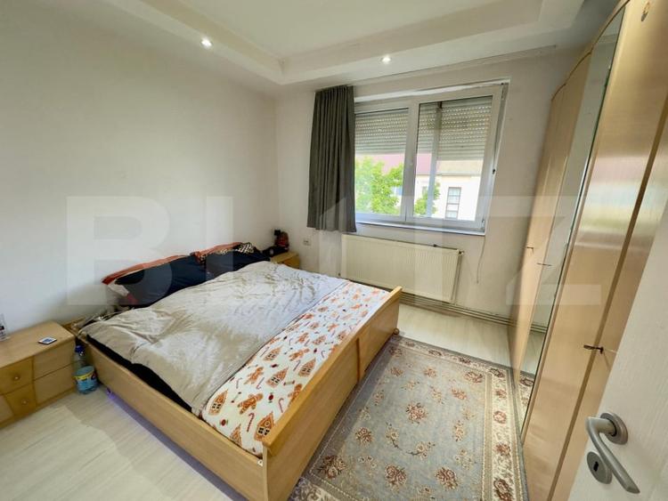 Apartament cu 2 camere semidecomandat, mobilat în Cugir