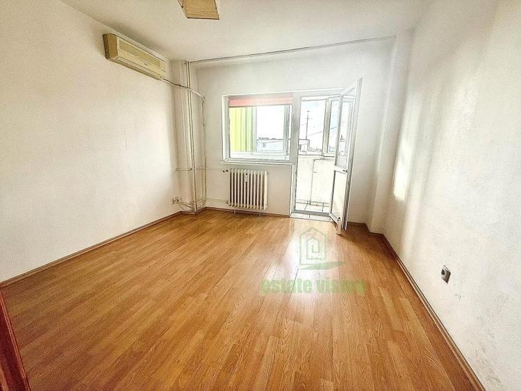 Apartament cu 3 camere semidecomandat în Moșilor